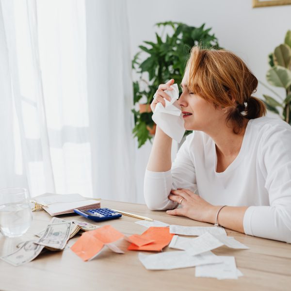 A Comprehensive Guide to Understanding the Advantages and Disadvantages of Debt Settlement